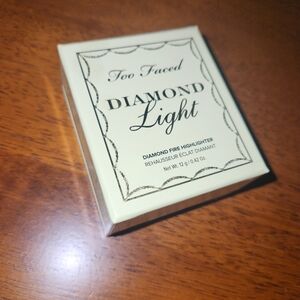 Too Faced Diamond Light Highlighter